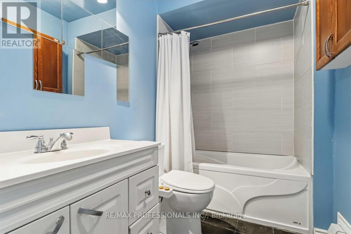 118 Tandridge Crescent, Toronto, Ontario  M9W 5N9 - Photo 9 - W13000780