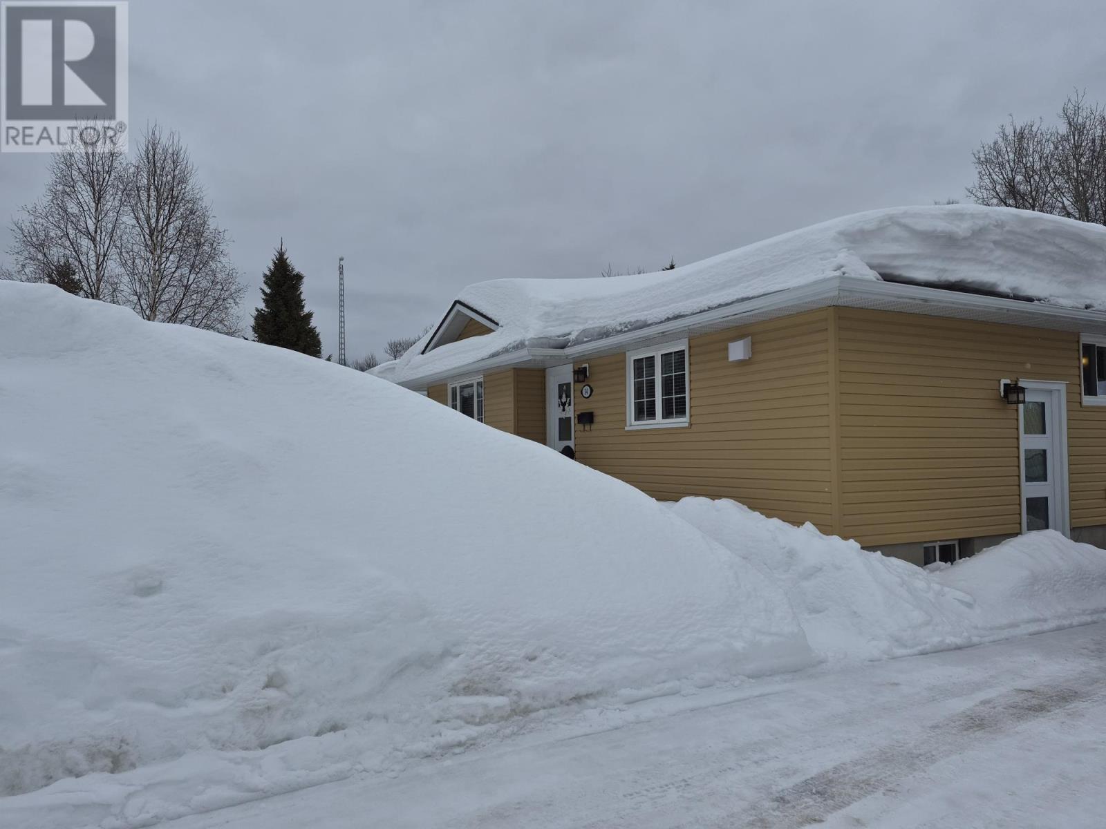 34 Redwing Ave, Manitouwadge, Ontario  P0T 2C0 - Photo 2 - TB2600666