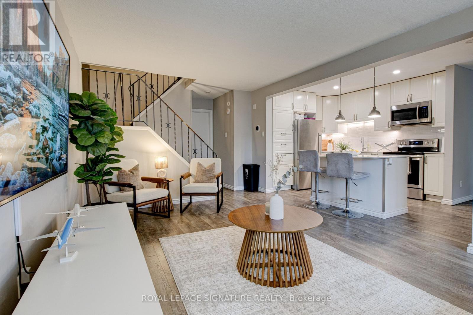 12 - 14 Williamsburg Road, Kitchener, Ontario  N2E 1W1 - Photo 2 - X13004590