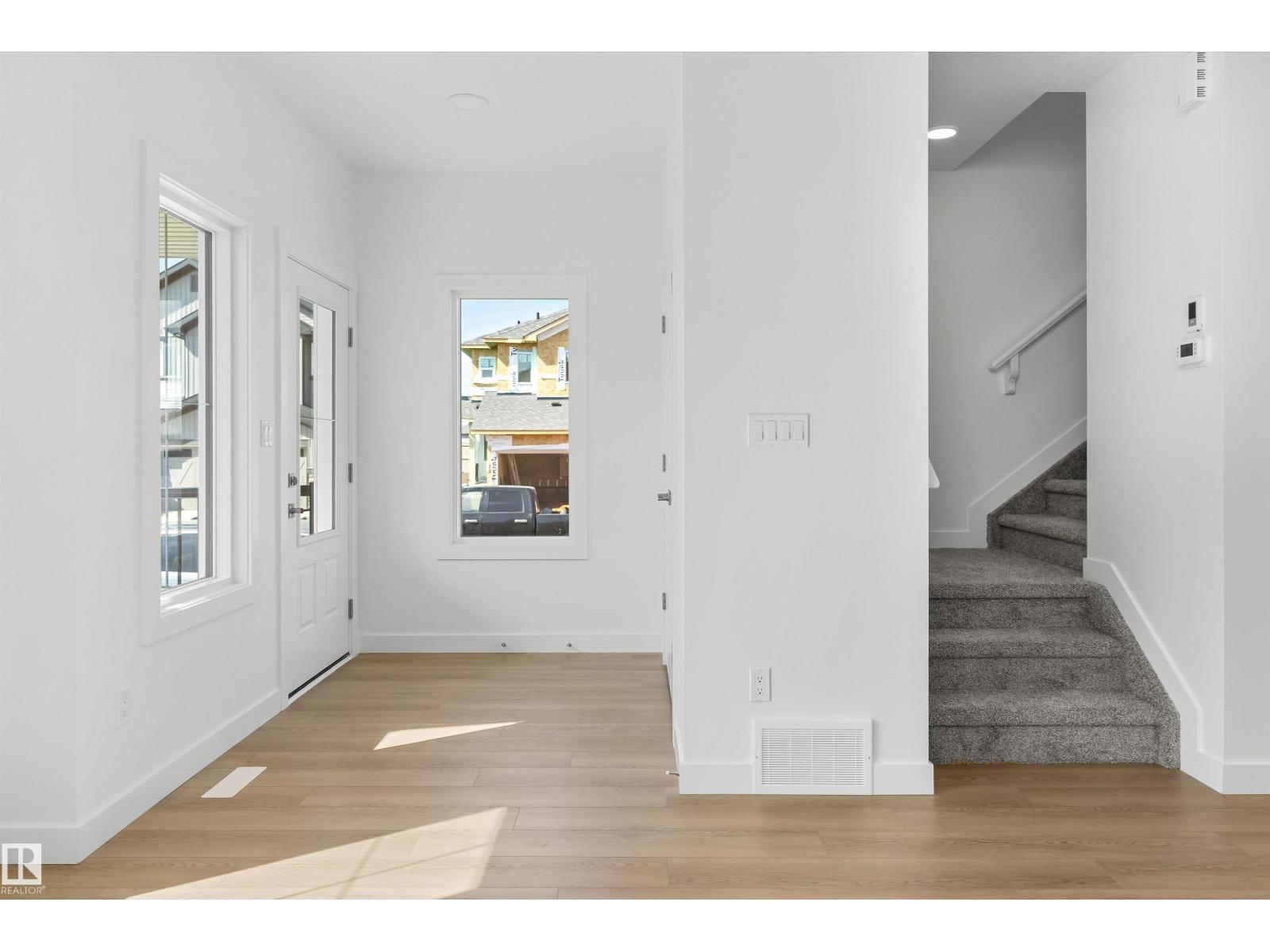 1060 14 Av Nw, Edmonton, Alberta  T6T 2W7 - Photo 3 - E4477234