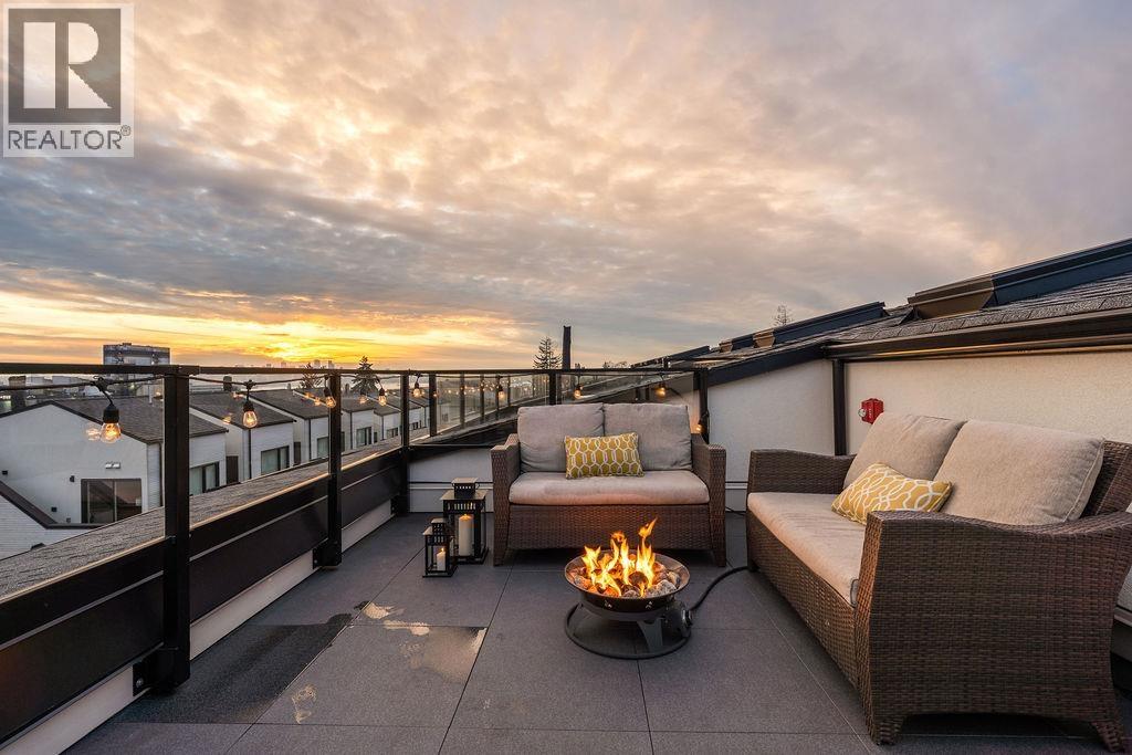 223 650 E 2ND STREET, North Vancouver, British Columbia