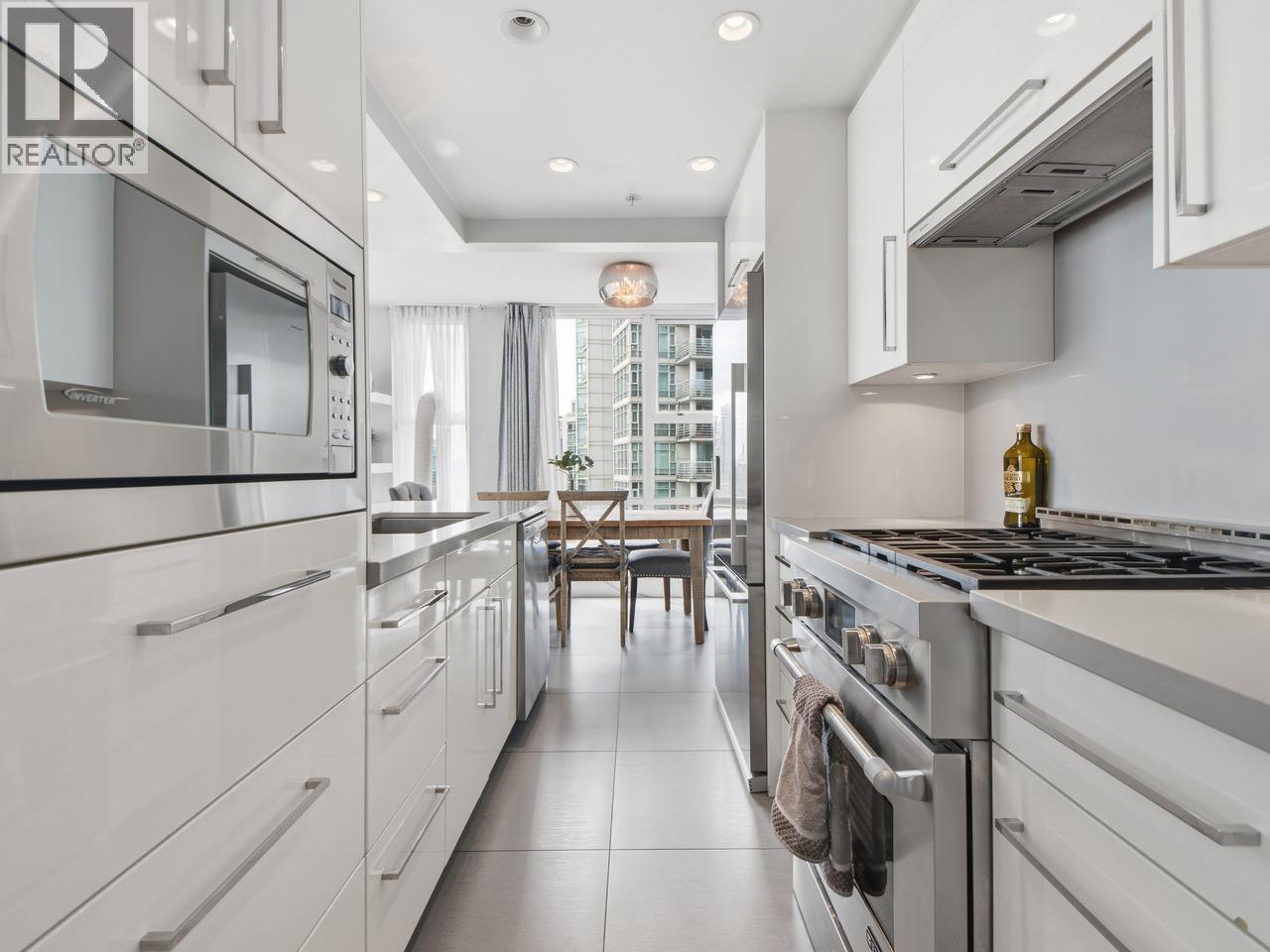 1101 193 Aquarius Mews, Vancouver, British Columbia  V6Z 2Z2 - Photo 3 - R3099736