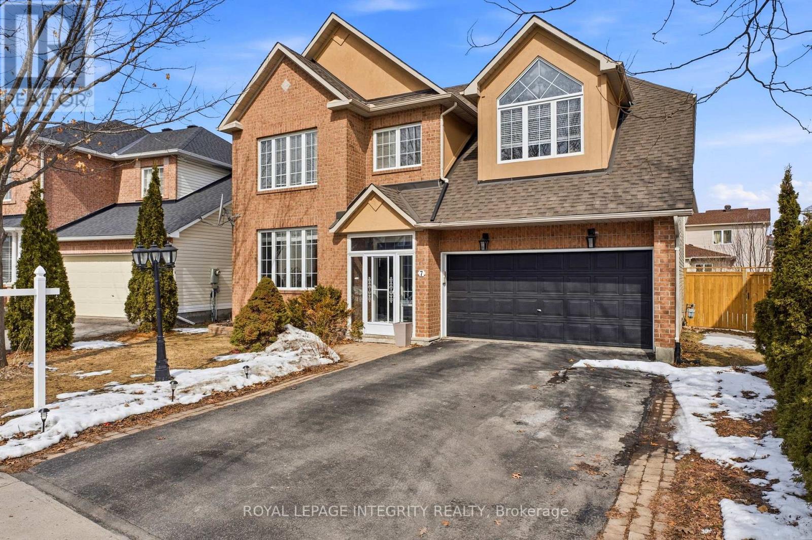7 LEN LUNNEY CRESCENT, Ottawa, Ontario