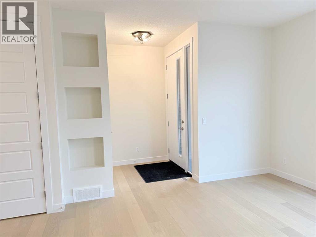 322 Sundown Road, Cochrane, Alberta  T4C 3H2 - Photo 3 - A2193822