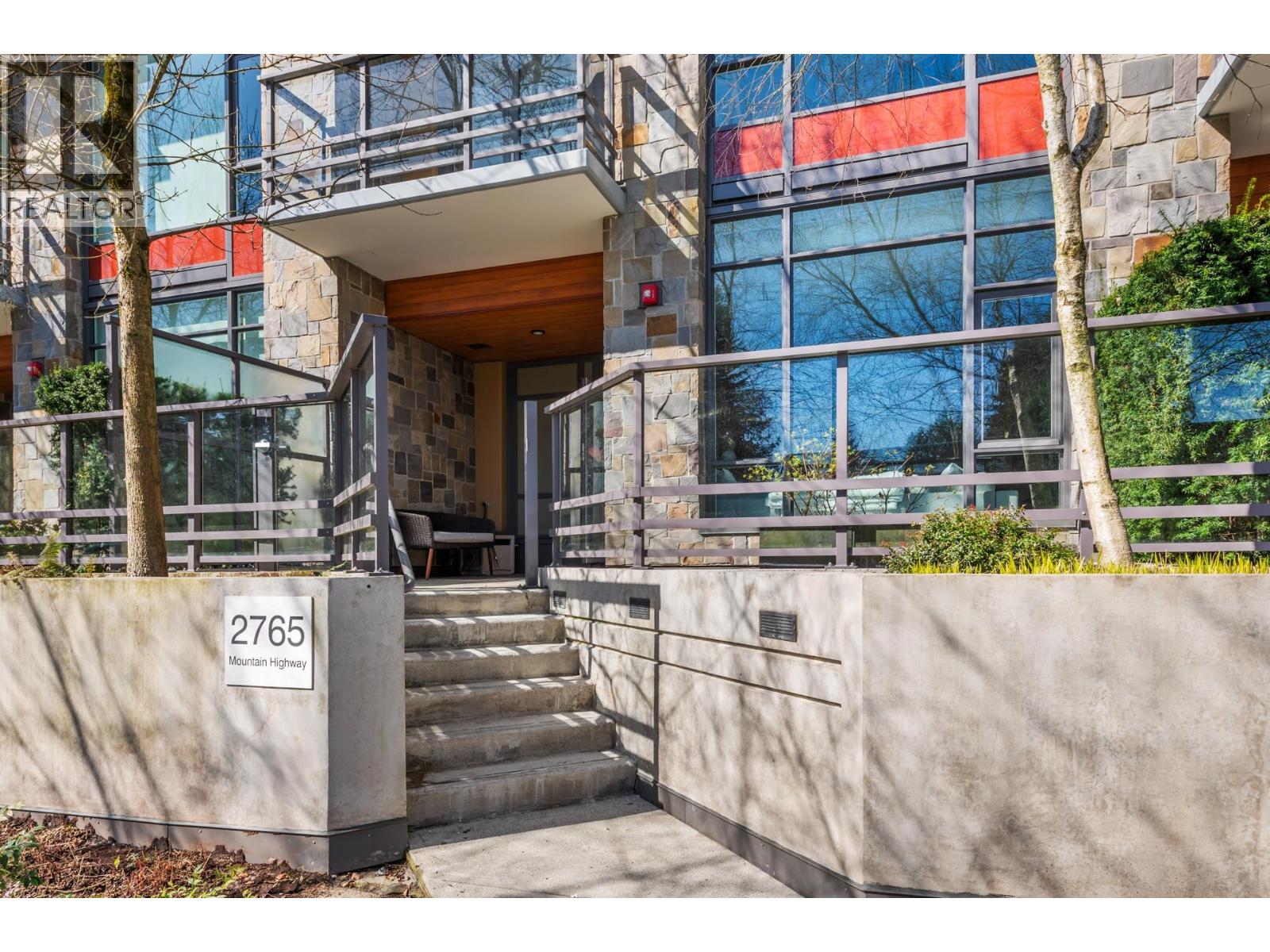 2765 Mountain Highway, North Vancouver, British Columbia  V7J 0B4 - Photo 2 - R3110600