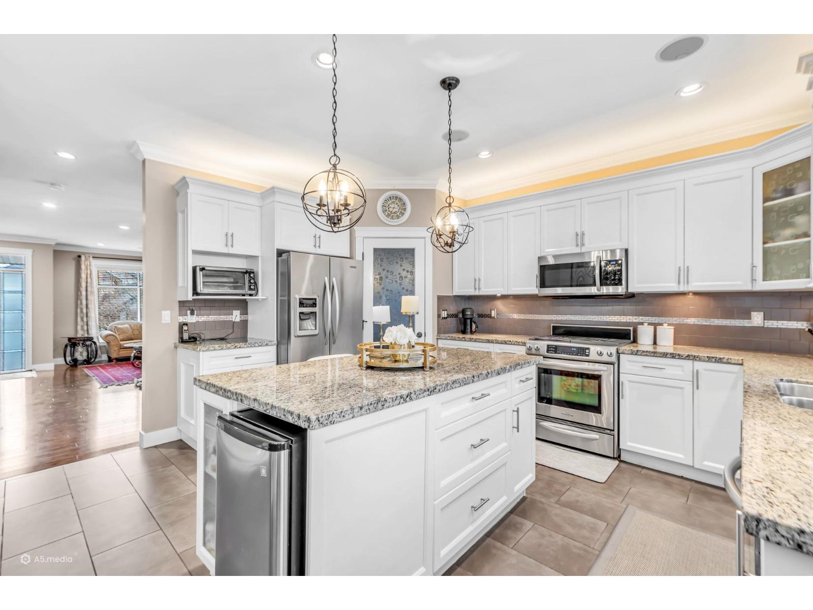 6082 145a Street, Surrey, British Columbia  V3S 4R6 - Photo 8 - R3112079