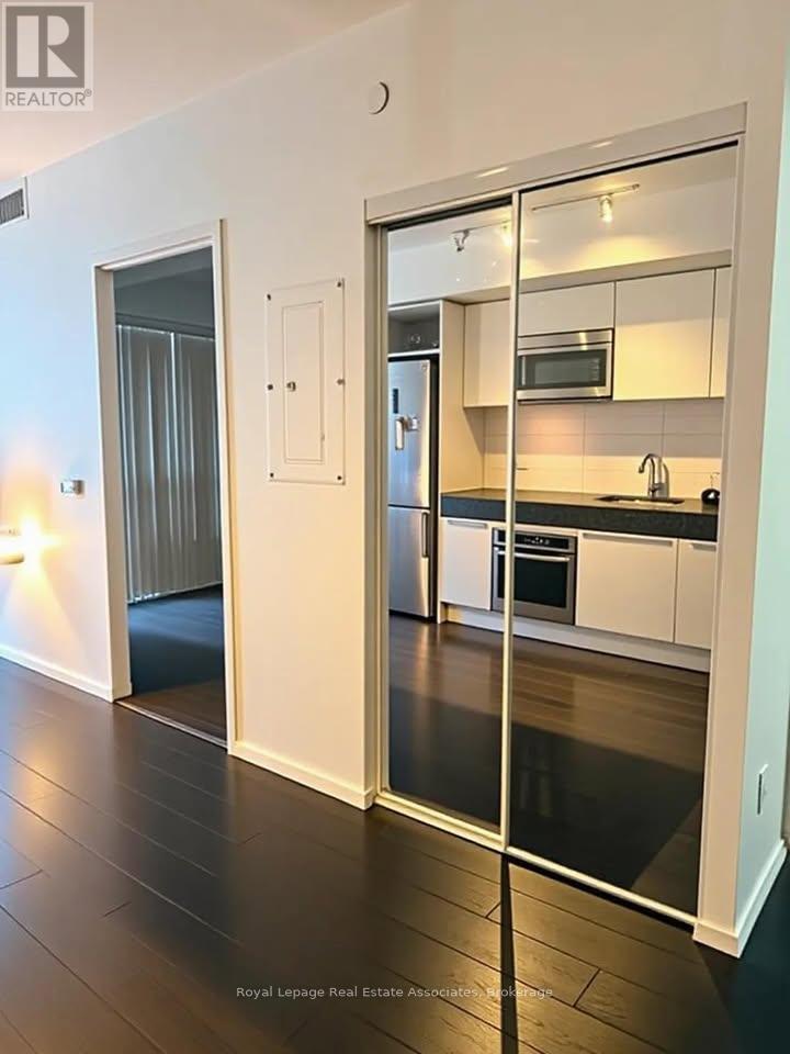 2206 - 68 Shuter Street, Toronto, Ontario  M5B 1B4 - Photo 5 - C12982908