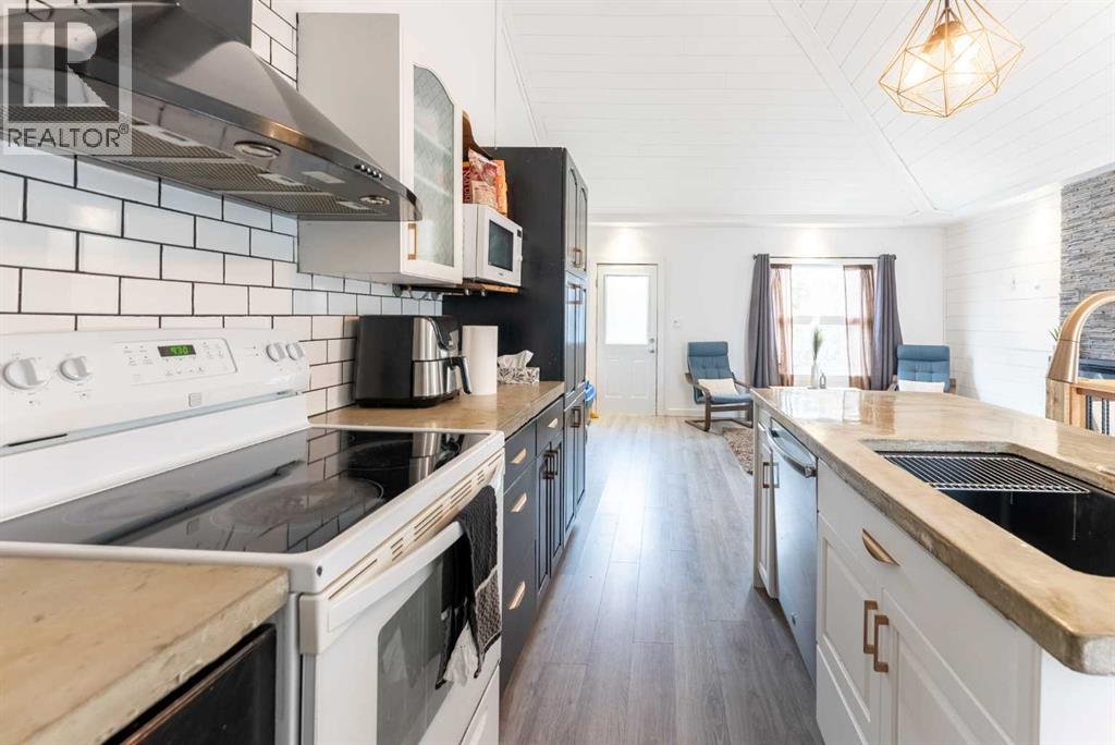 825 7 Street S, Lethbridge, Alberta  T1J 2H7 - Photo 12 - A2301464