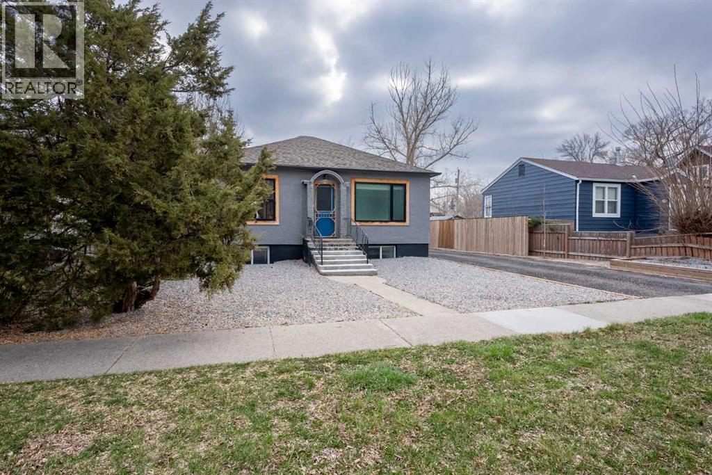 825 7 Street S, Lethbridge, Alberta  T1J 2H7 - Photo 3 - A2301464