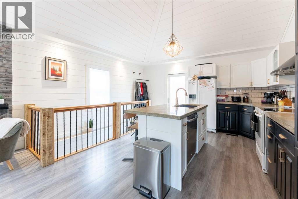 825 7 Street S, Lethbridge, Alberta  T1J 2H7 - Photo 9 - A2301464