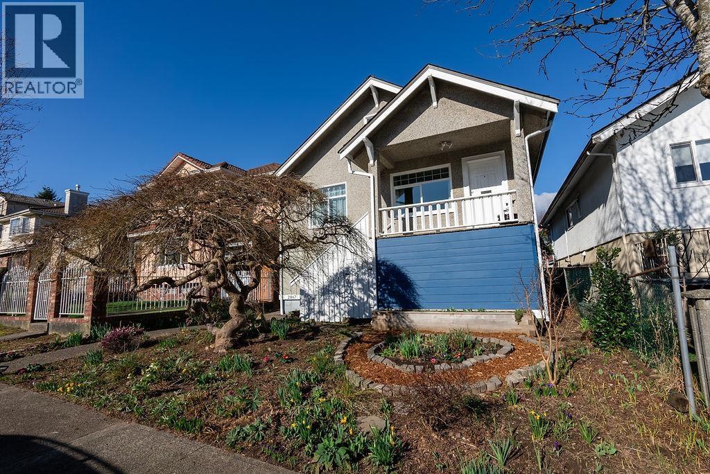 2867 E Georgia Street, Vancouver, British Columbia  V5K 2K3 - Photo 1 - R3092582