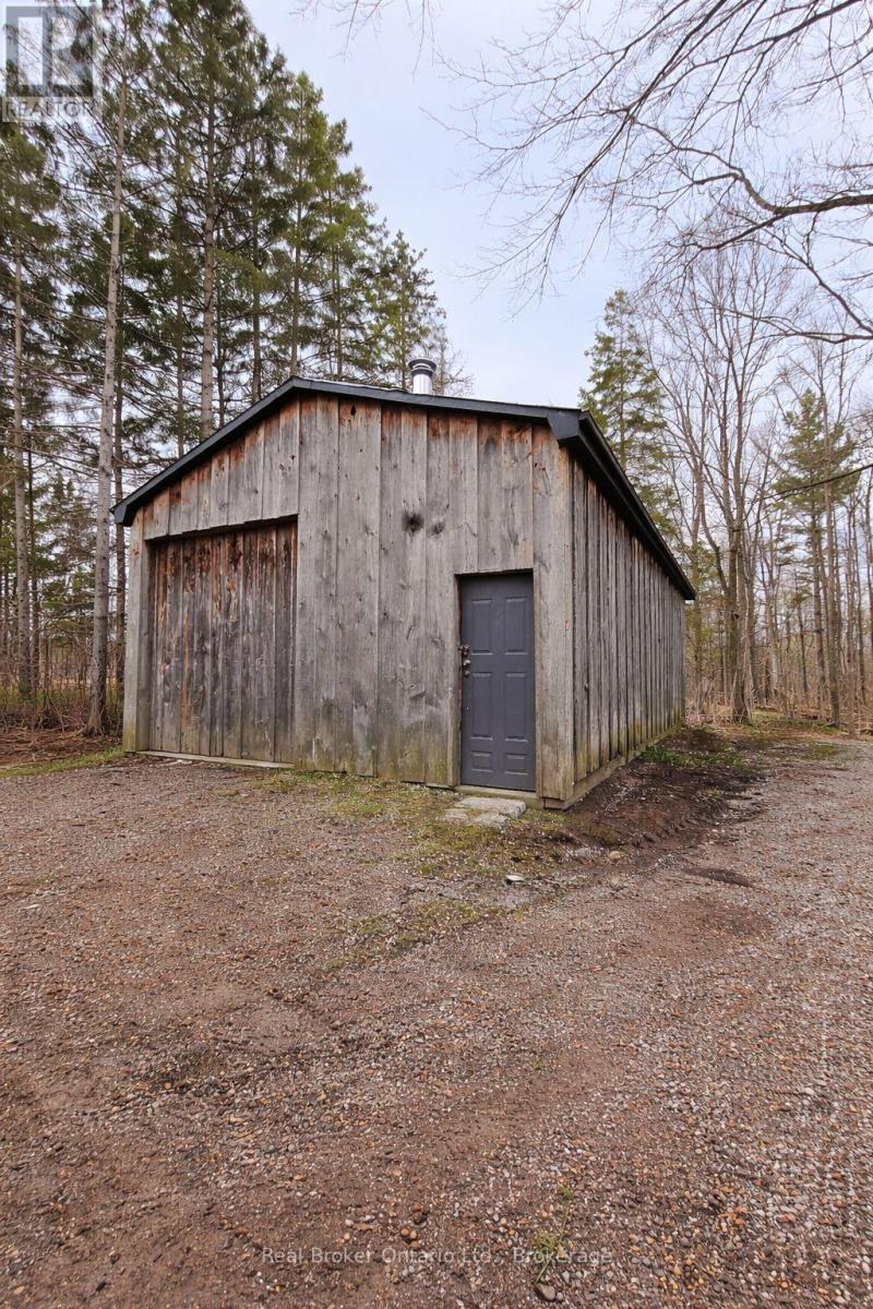 4766 Hyndman Drive, Southwest Middlesex, Ontario  N0L 1A0 - Photo 43 - X13004718