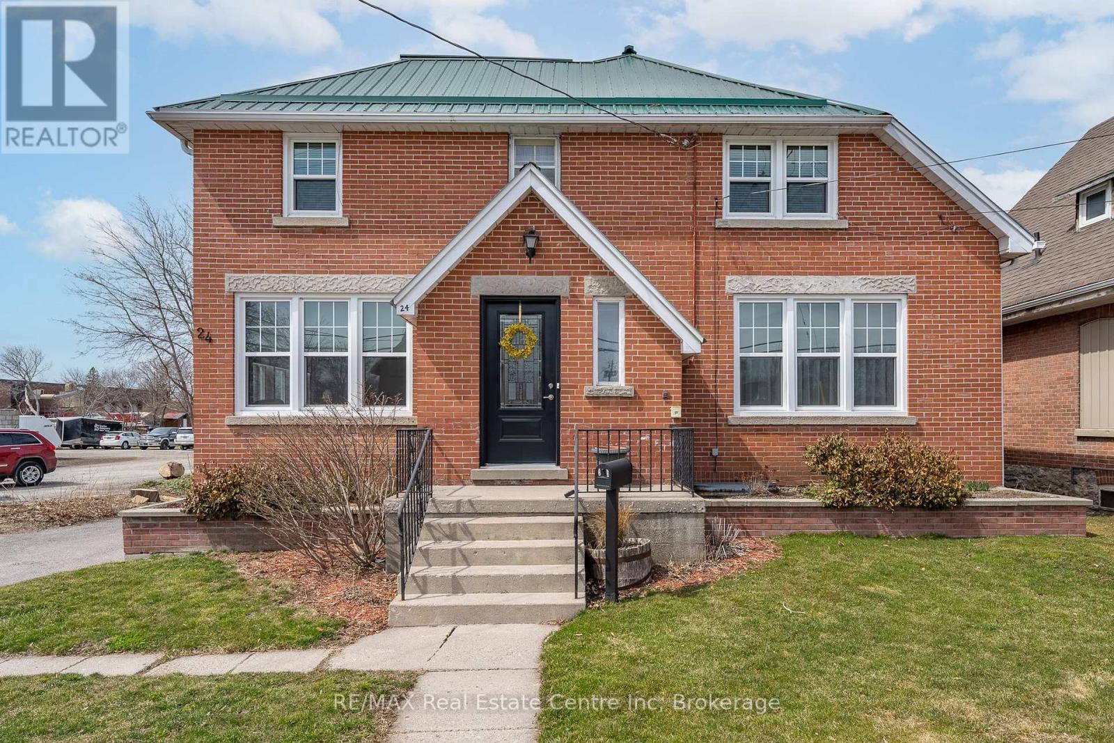 24 LINDSAY STREET, Kawartha Lakes, Ontario