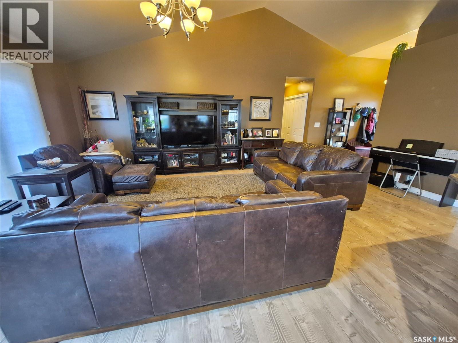 316 Frederick Street, Ogema, Saskatchewan  S0C 1Y0 - Photo 12 - SK033050