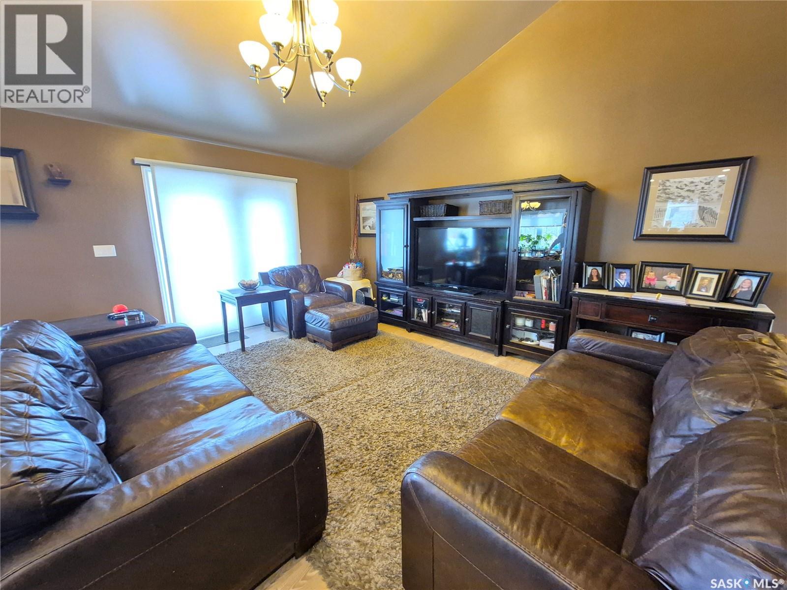 316 Frederick Street, Ogema, Saskatchewan  S0C 1Y0 - Photo 13 - SK033050