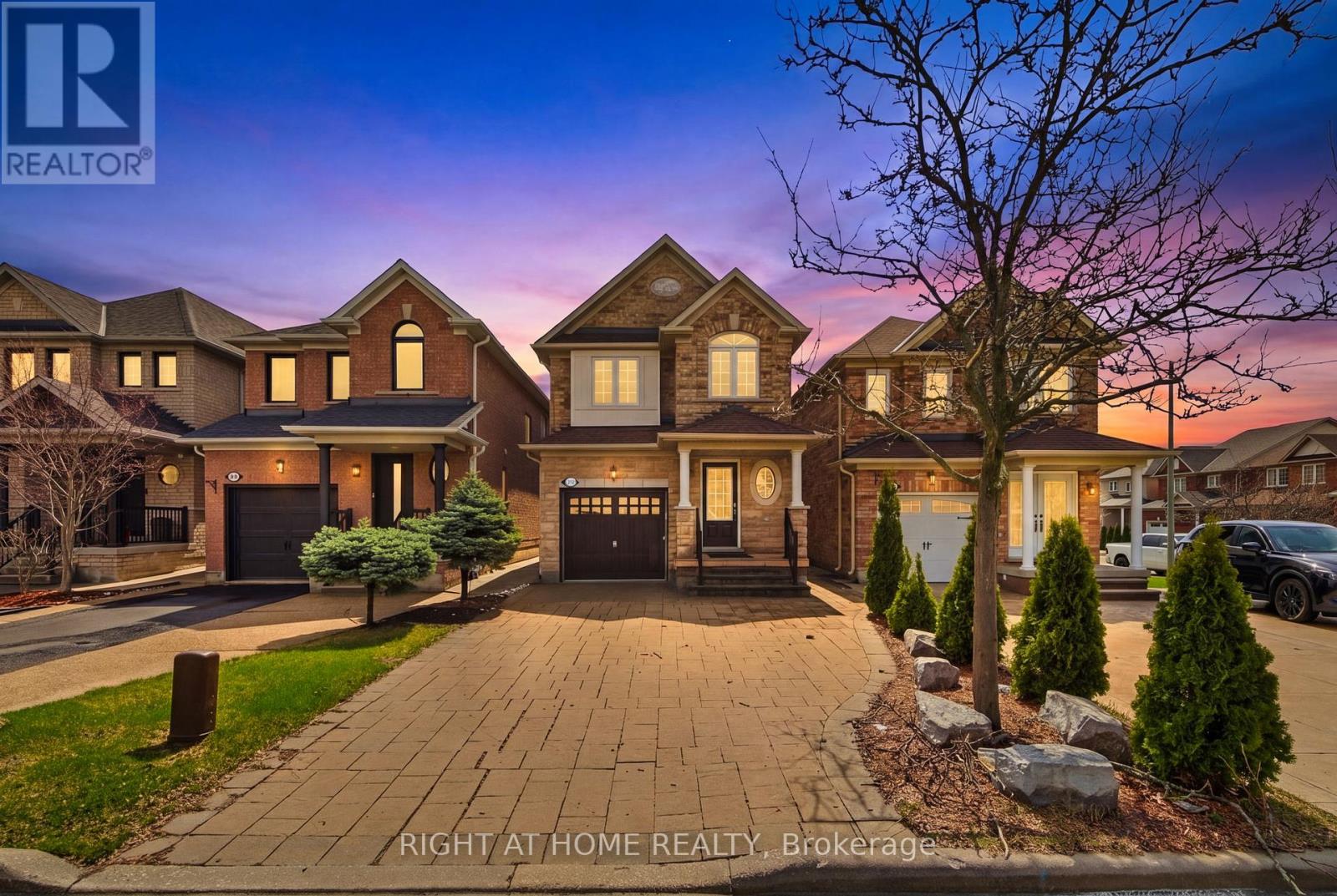 212 VENICE GATE DRIVE, Vaughan, Ontario