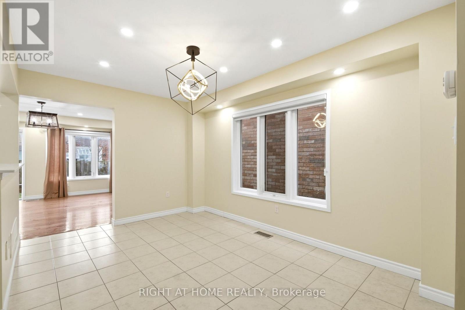 212 Venice Gate Drive, Vaughan, Ontario  L4H 0G1 - Photo 10 - N13004724