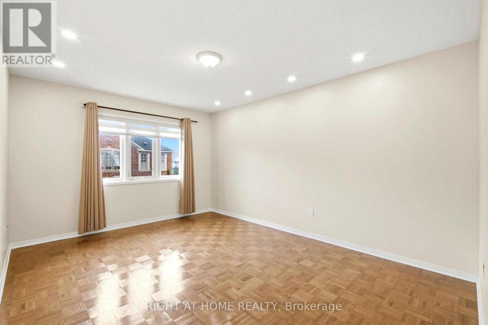 212 Venice Gate Drive, Vaughan, Ontario  L4H 0G1 - Photo 15 - N13004724