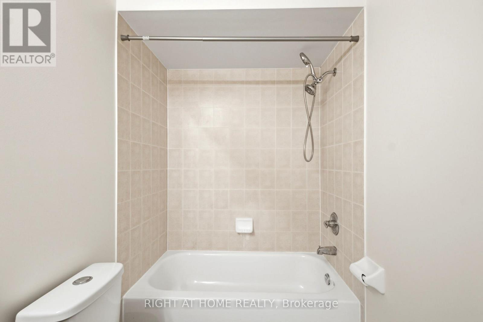 212 Venice Gate Drive, Vaughan, Ontario  L4H 0G1 - Photo 28 - N13004724