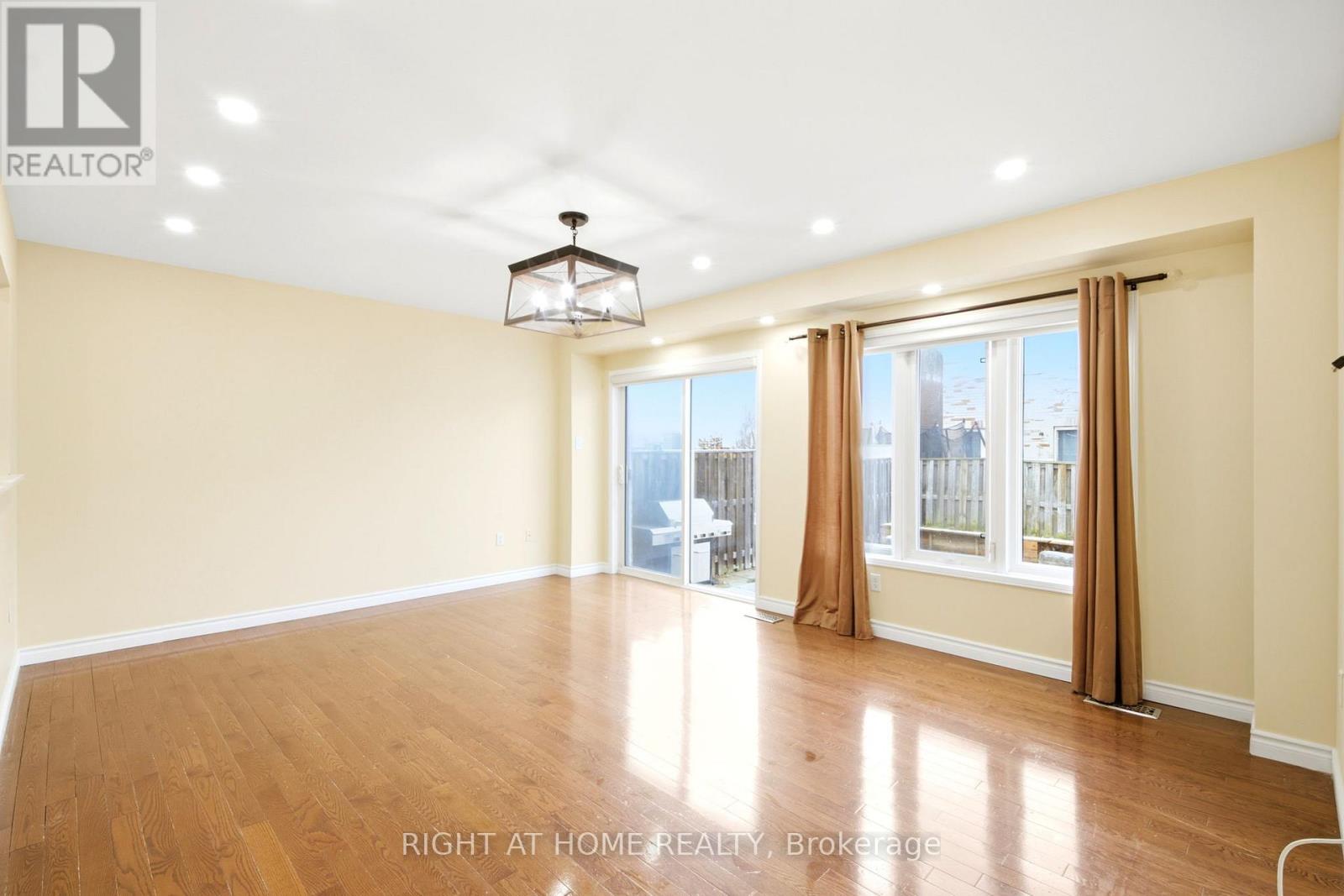 212 Venice Gate Drive, Vaughan, Ontario  L4H 0G1 - Photo 3 - N13004724