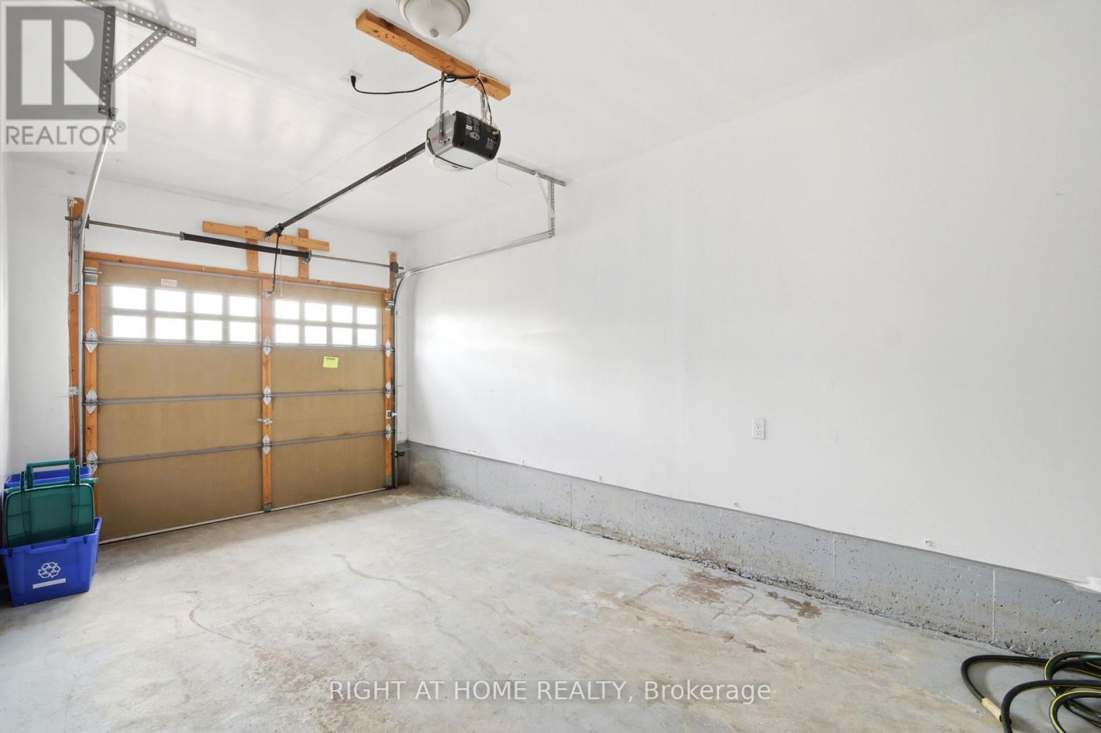 212 Venice Gate Drive, Vaughan, Ontario  L4H 0G1 - Photo 38 - N13004724