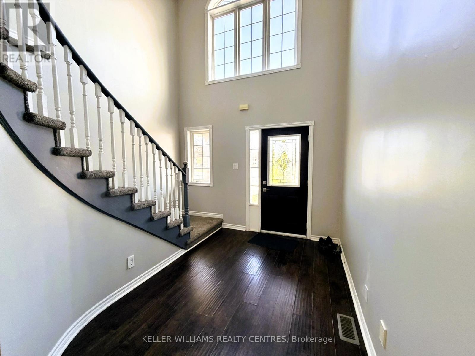 Upper - 53 Stollar Boulevard, Barrie (Little Lake), Ontario  L4M 6N3 - Photo 3 - S13004740