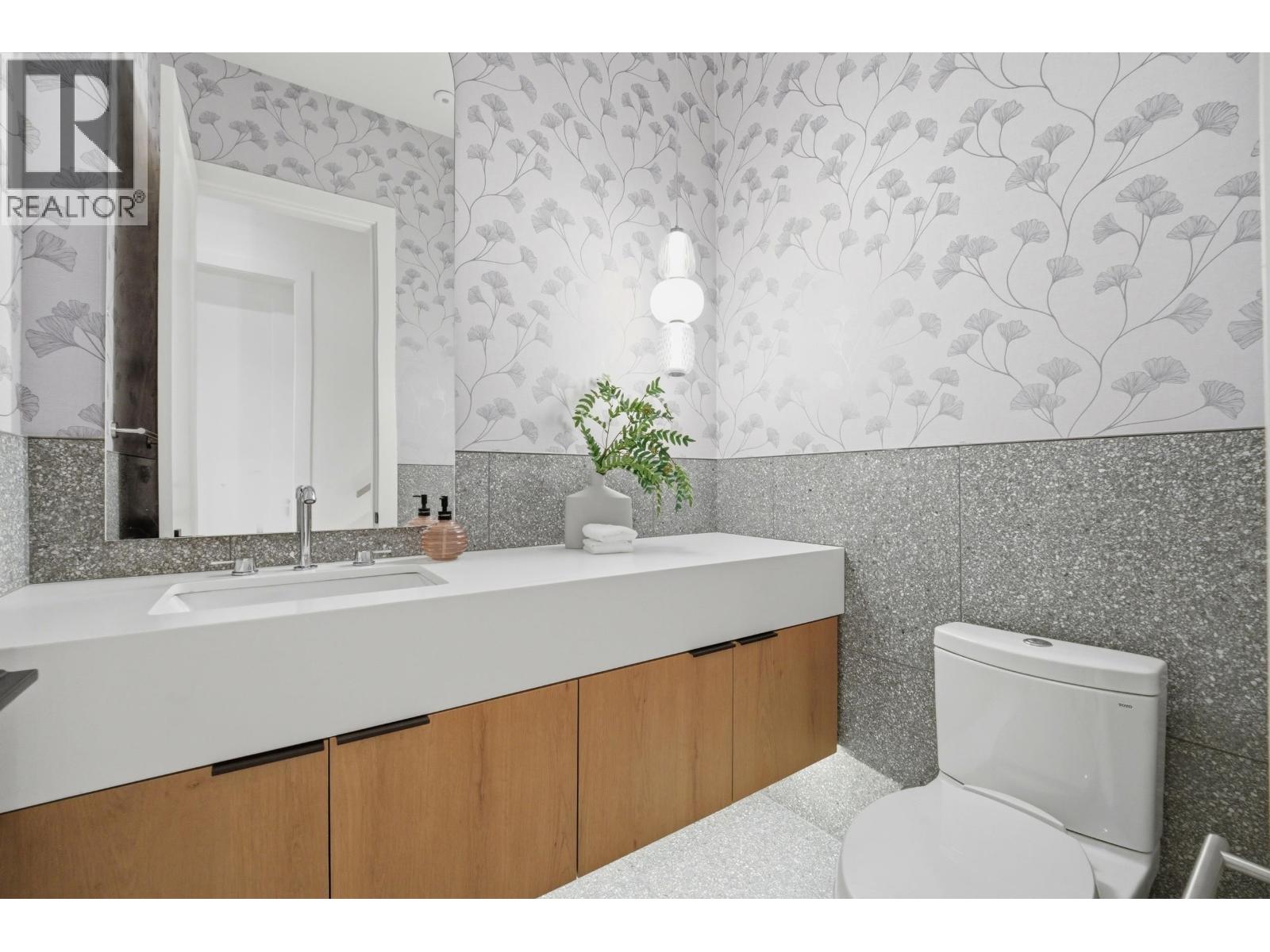 4 6070 Elgin Avenue, Burnaby, British Columbia  V0V 0V0 - Photo 10 - R3111253