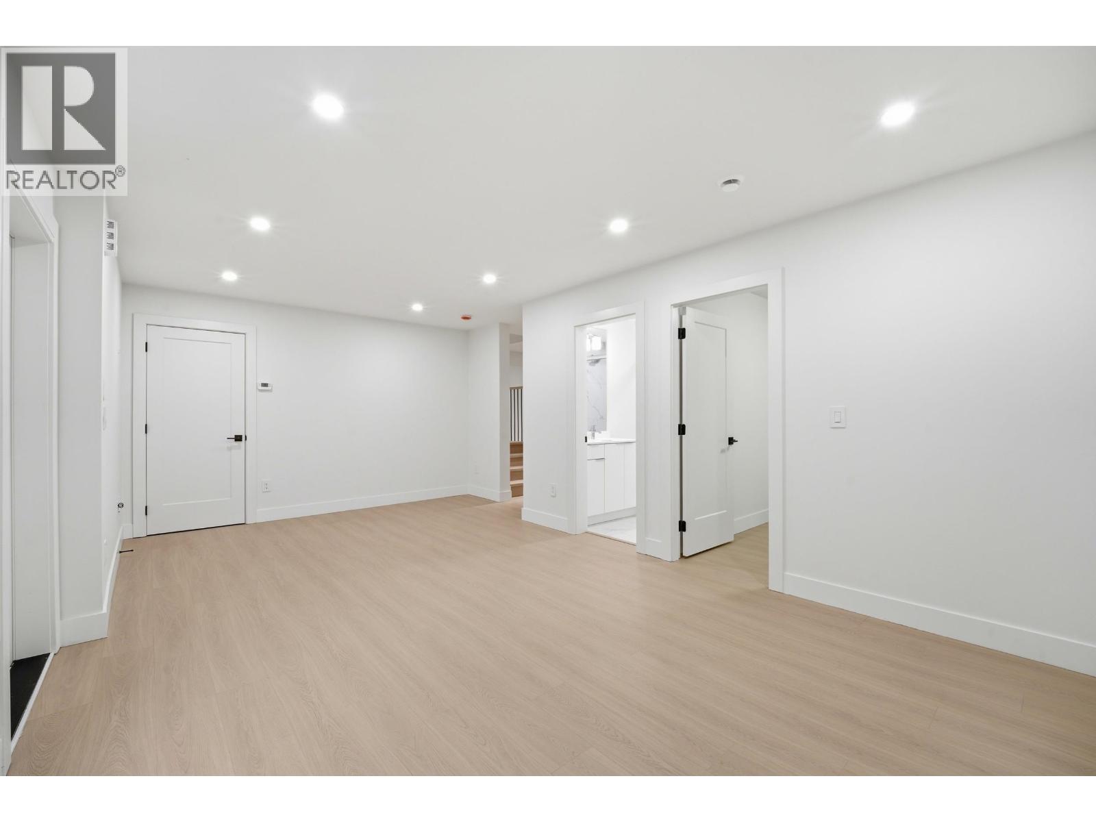 4 6070 Elgin Avenue, Burnaby, British Columbia  V0V 0V0 - Photo 27 - R3111253