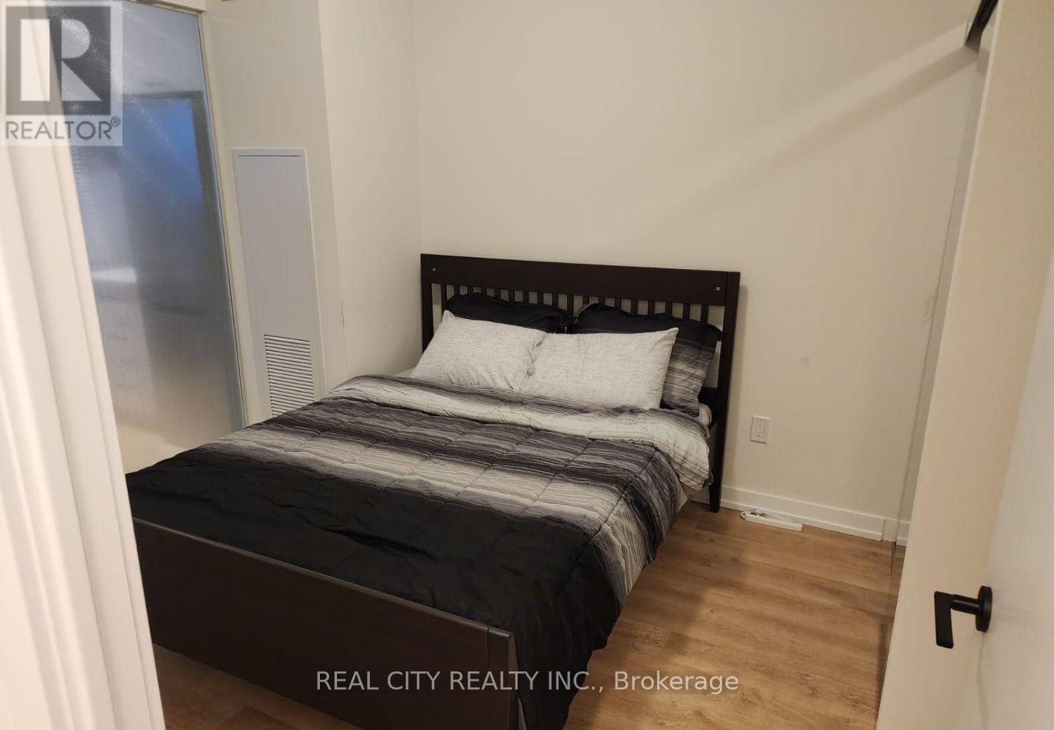 107 - 2300 St Clair Avenue W, Toronto, Ontario  M6N 1K8 - Photo 4 - W13004736