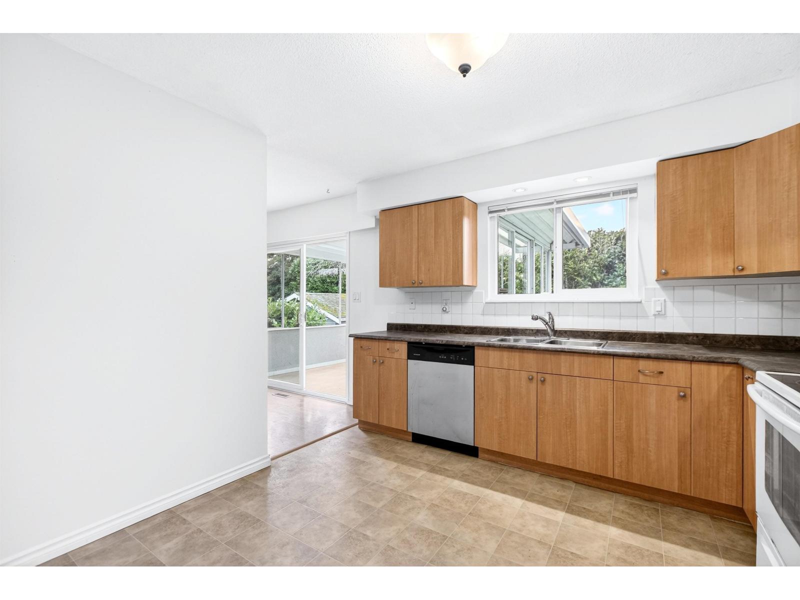 1855 156 Street, Surrey, British Columbia  V4A 4T5 - Photo 10 - R3084493