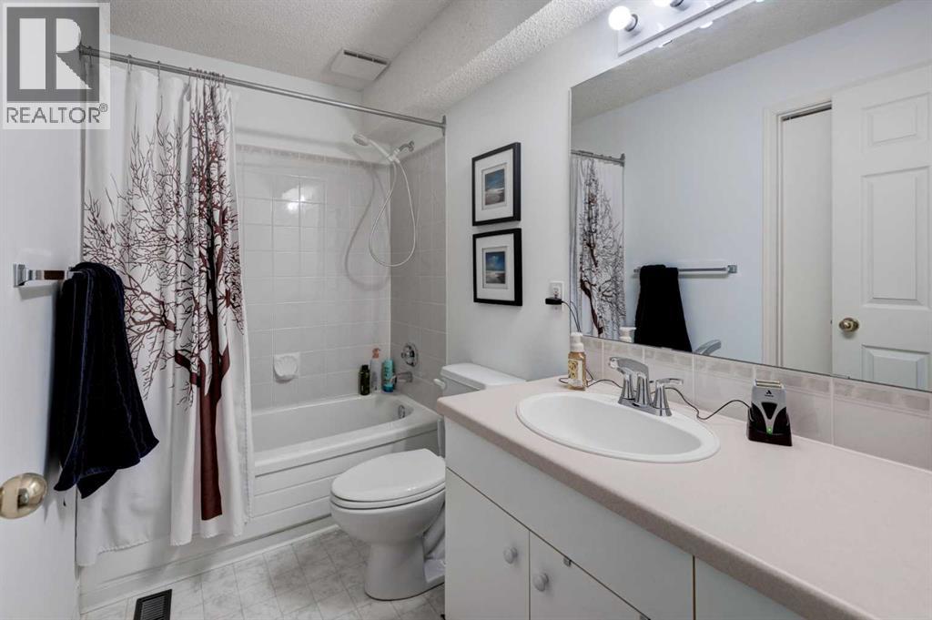 4 Christie Gardens Sw, Calgary, Alberta  T3H 3B5 - Photo 26 - A2277543