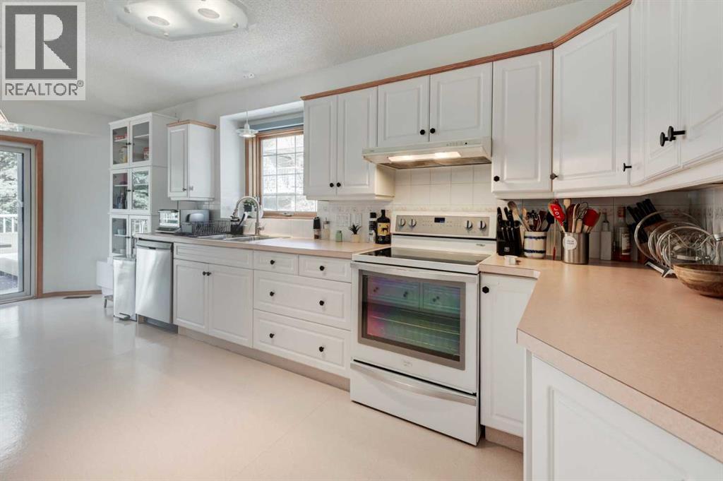 4 Christie Gardens Sw, Calgary, Alberta  T3H 3B5 - Photo 13 - A2277543