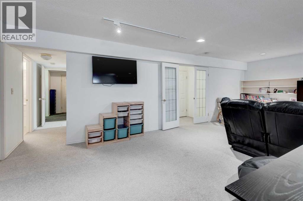 4 Christie Gardens Sw, Calgary, Alberta  T3H 3B5 - Photo 24 - A2277543
