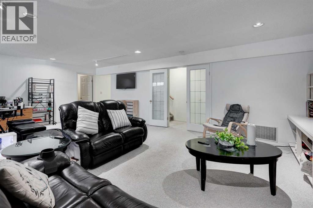 4 Christie Gardens Sw, Calgary, Alberta  T3H 3B5 - Photo 22 - A2277543