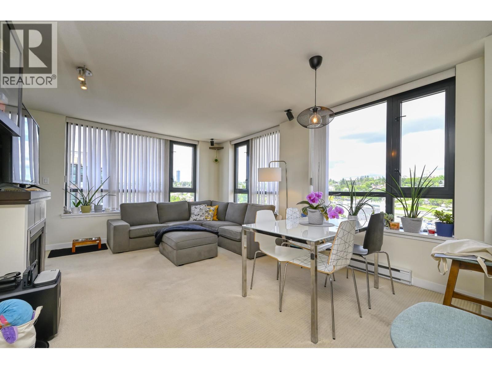 1307 1 Renaissance Square, New Westminster, British Columbia  V3M 0B6 - Photo 1 - R3112189