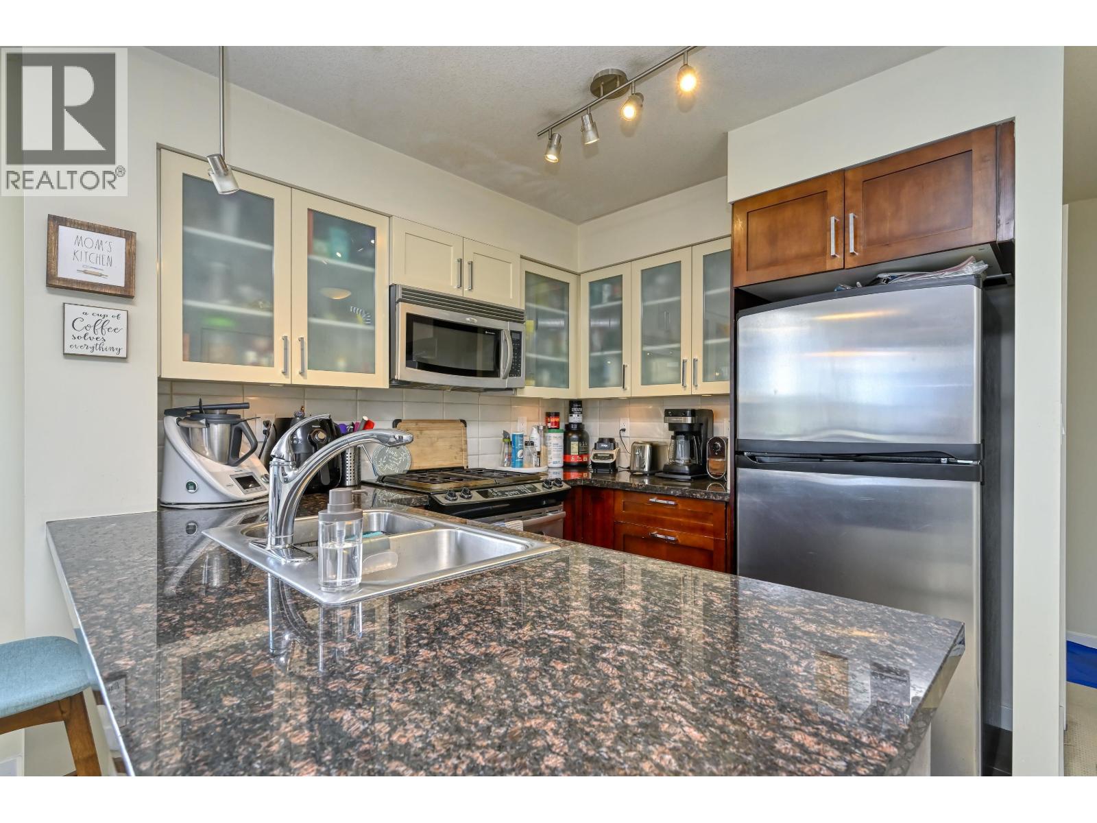 1307 1 Renaissance Square, New Westminster, British Columbia  V3M 0B6 - Photo 5 - R3112189