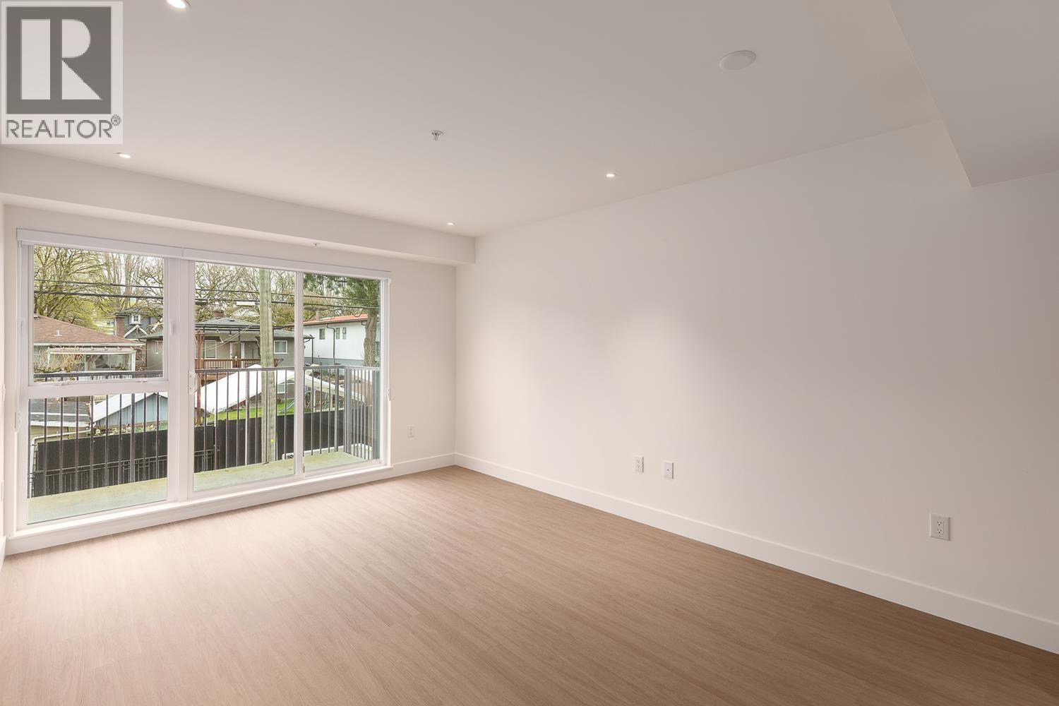 210 2235 E Broadway, Vancouver, British Columbia  V5N 0J5 - Photo 3 - R3112198