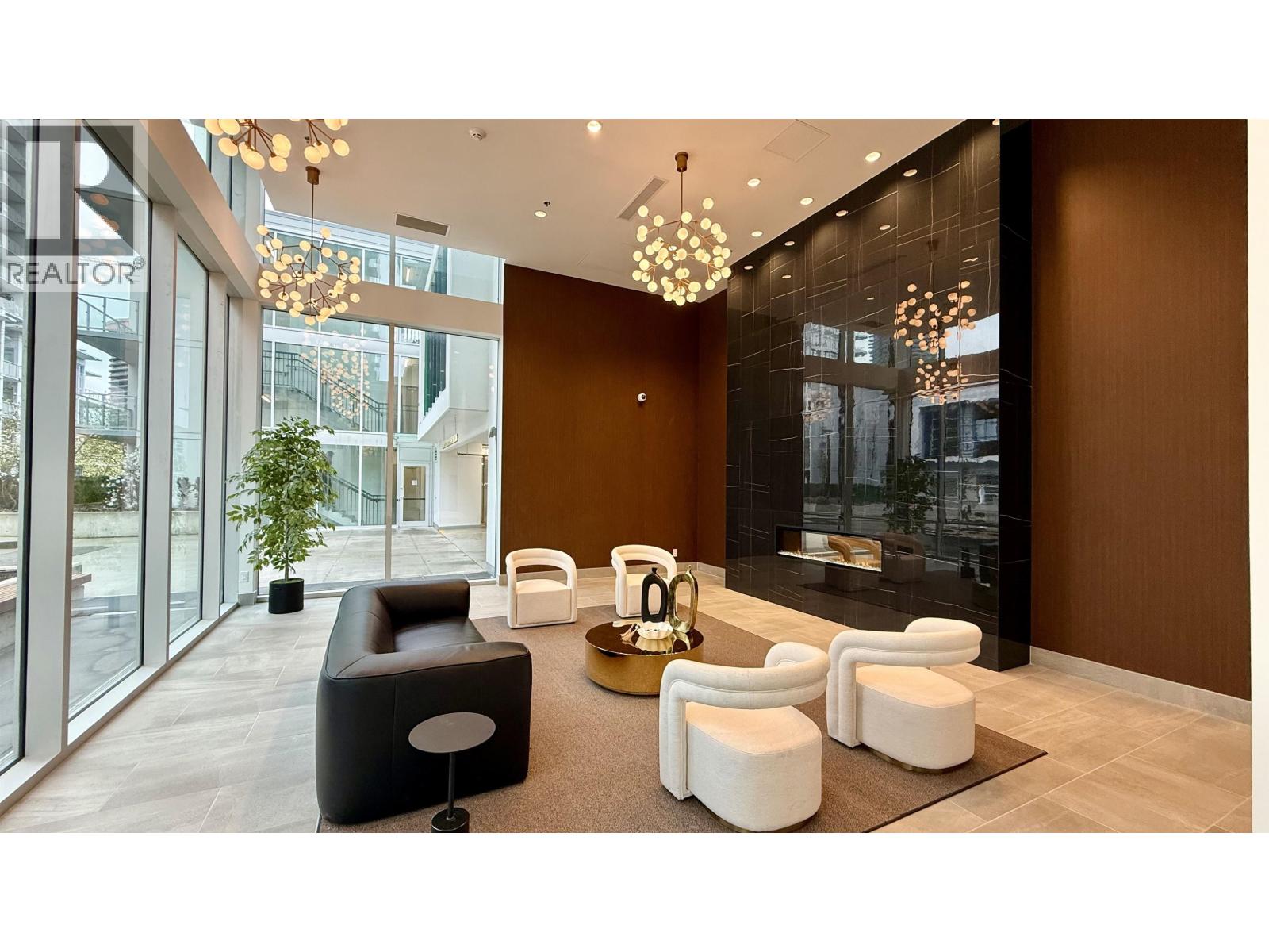 1109 2381 Beta, Burnaby, British Columbia  V5C 3N1 - Photo 2 - R3112194