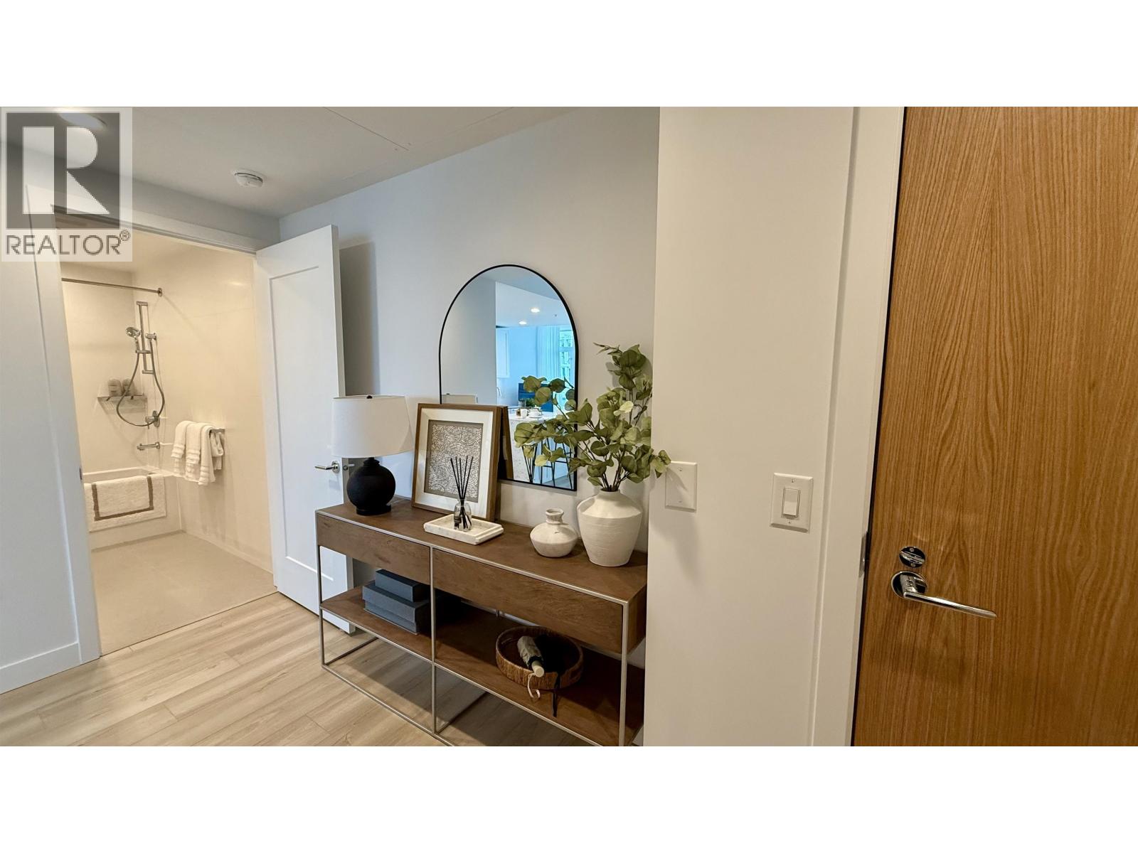 1109 2381 Beta, Burnaby, British Columbia  V5C 3N1 - Photo 5 - R3112194