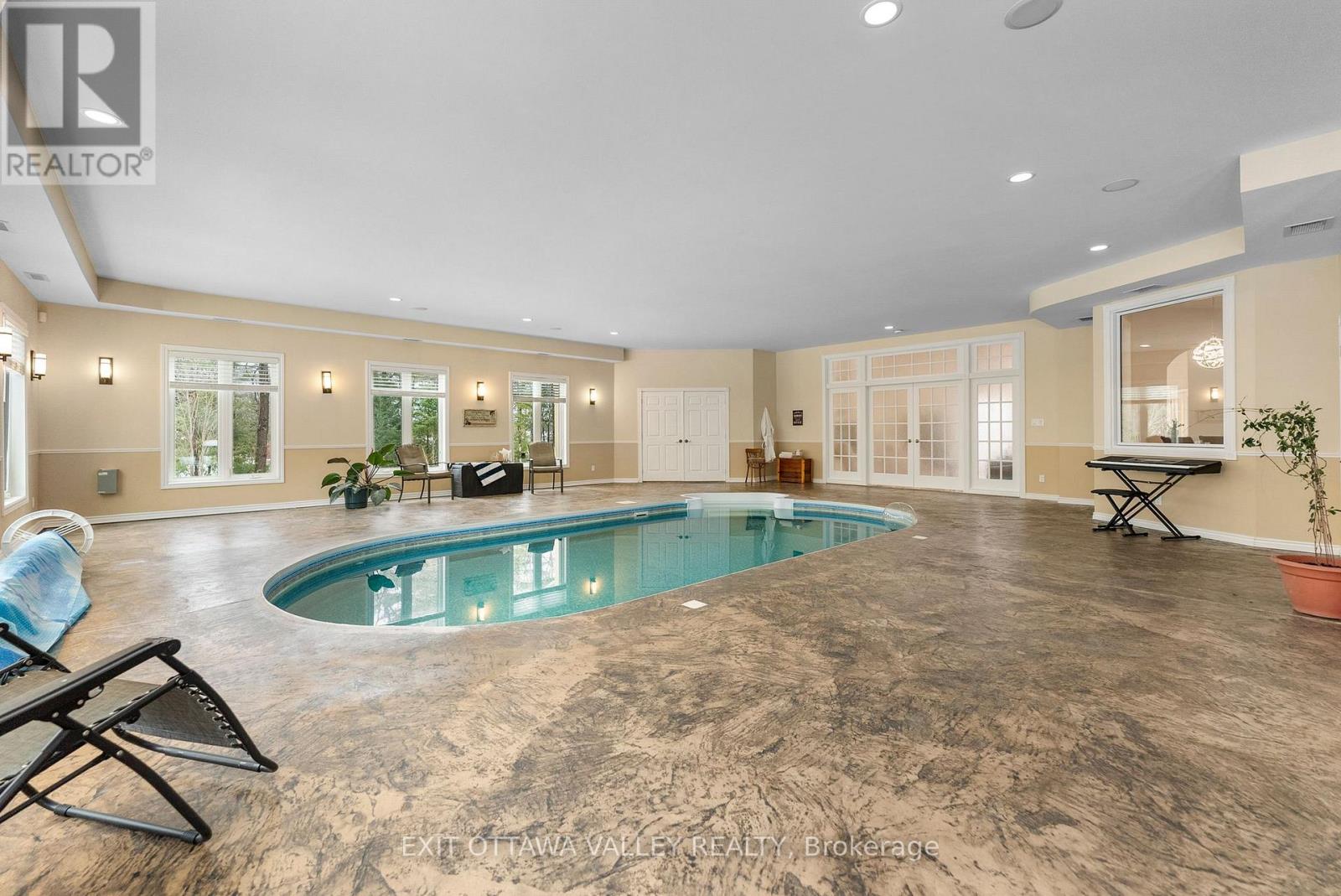 740 Walford Road, Laurentian Valley, Ontario  K8A 6W5 - Photo 20 - X13004766