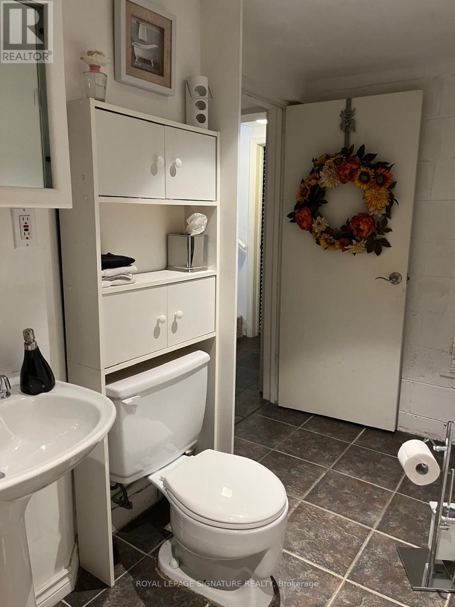 90 Berkinshaw Crescent, Toronto, Ontario  M3B 2T2 - Photo 28 - C13004774