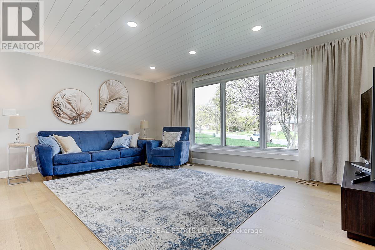 853 Capri Court, Oshawa, Ontario L1H 1S2 - Photo 4 - E13004786