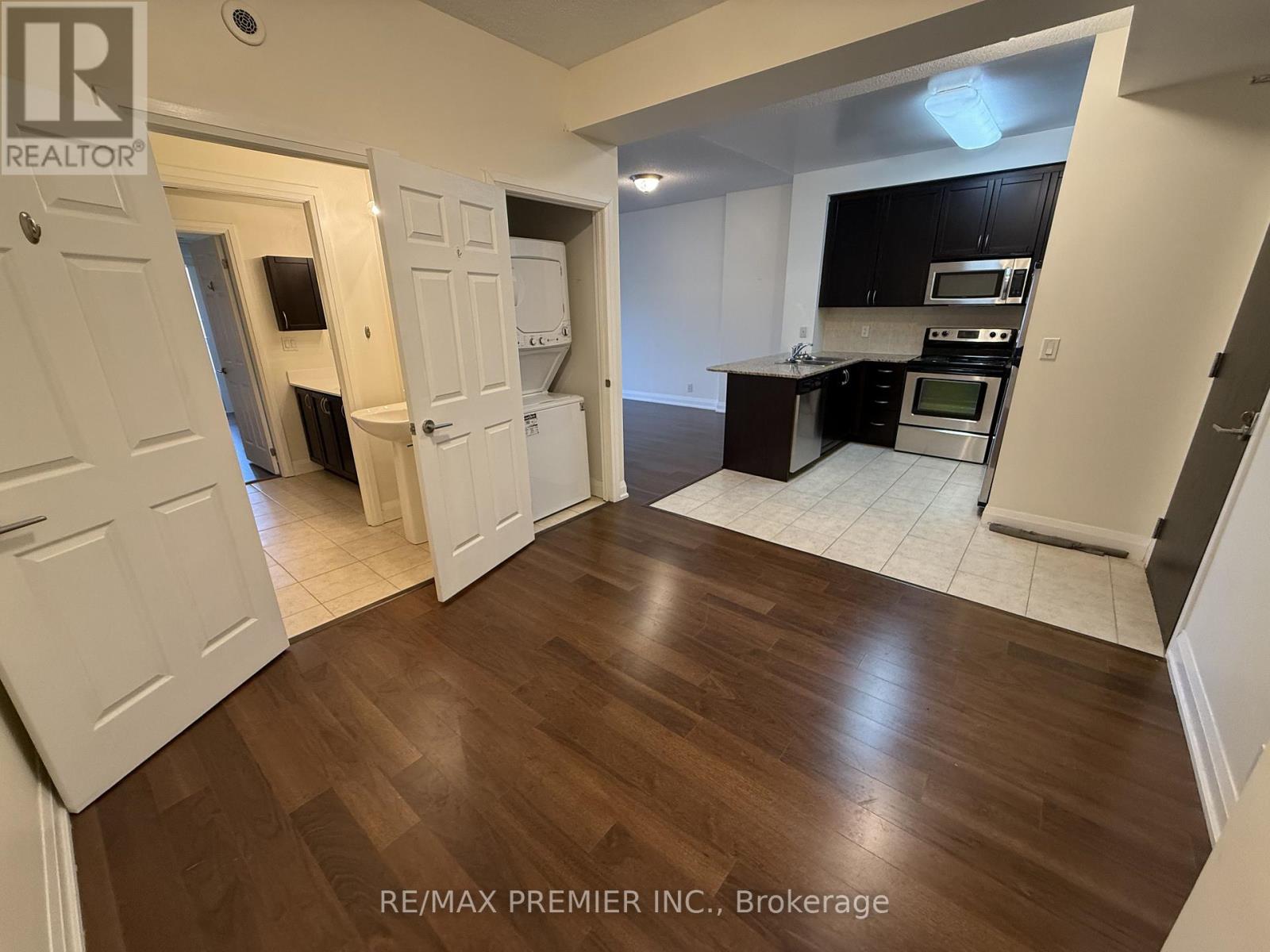 406 - 83 Woodbridge Avenue, Vaughan, Ontario  L4L 0C8 - Photo 4 - N13004758