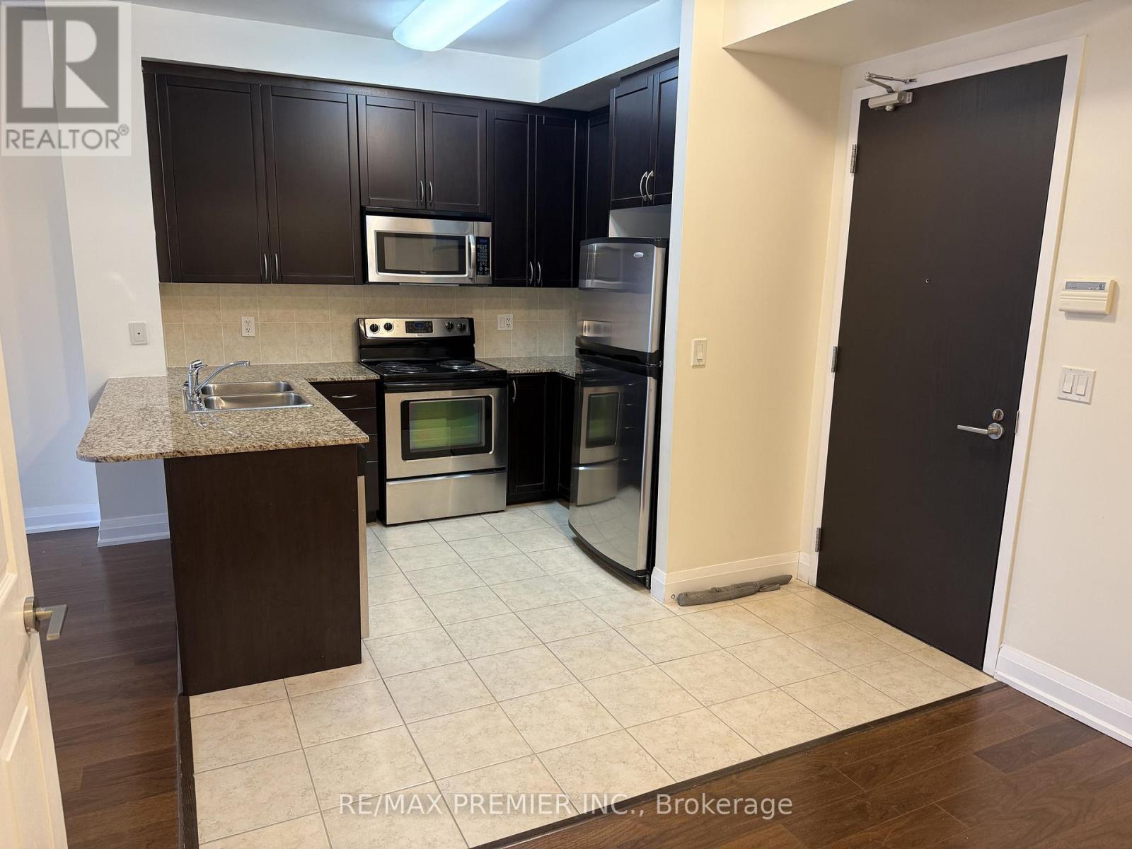 406 - 83 Woodbridge Avenue, Vaughan, Ontario  L4L 0C8 - Photo 5 - N13004758