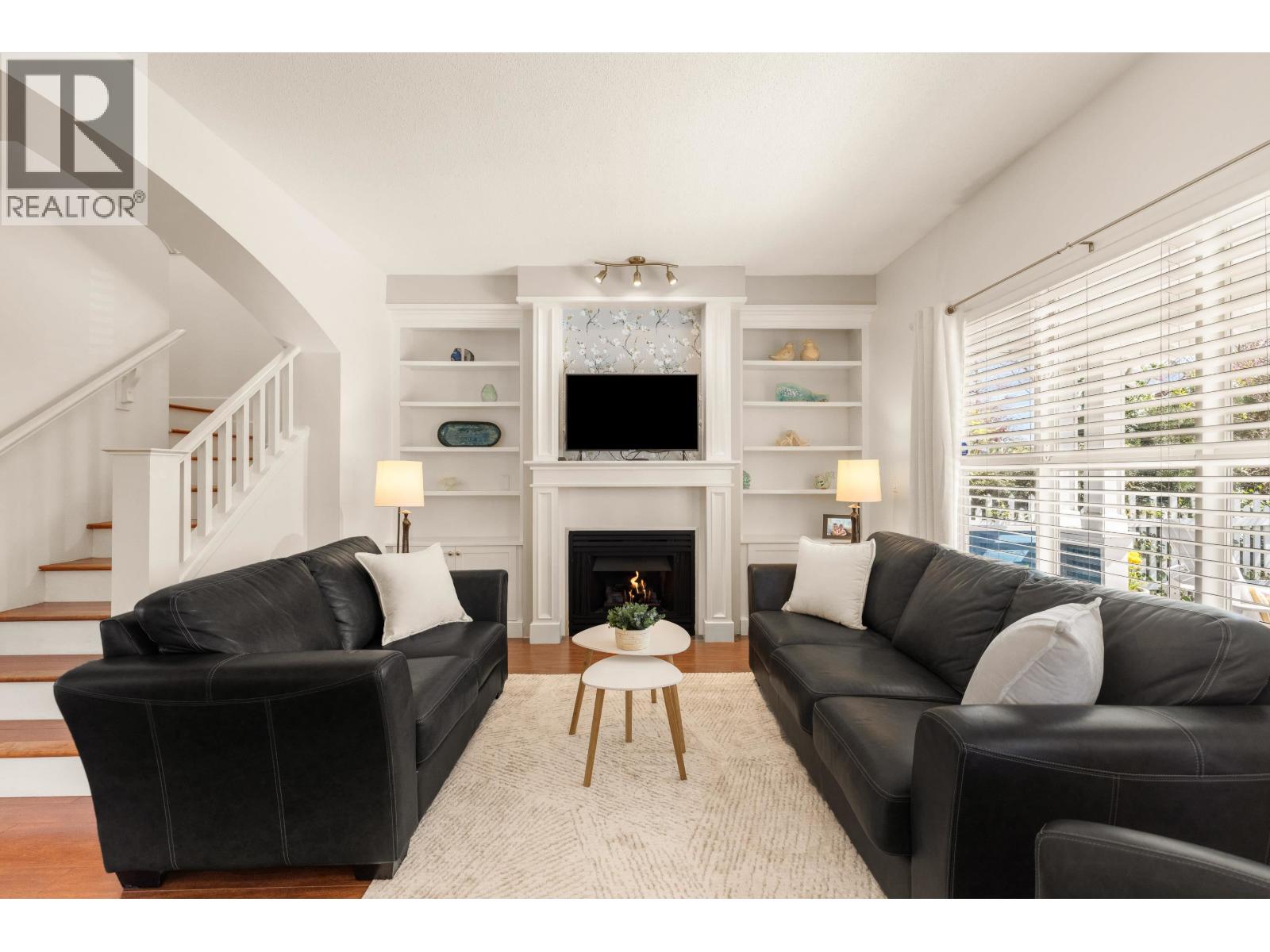 107 Star Crescent, New Westminster, British Columbia  V3M 6X6 - Photo 5 - R3102586