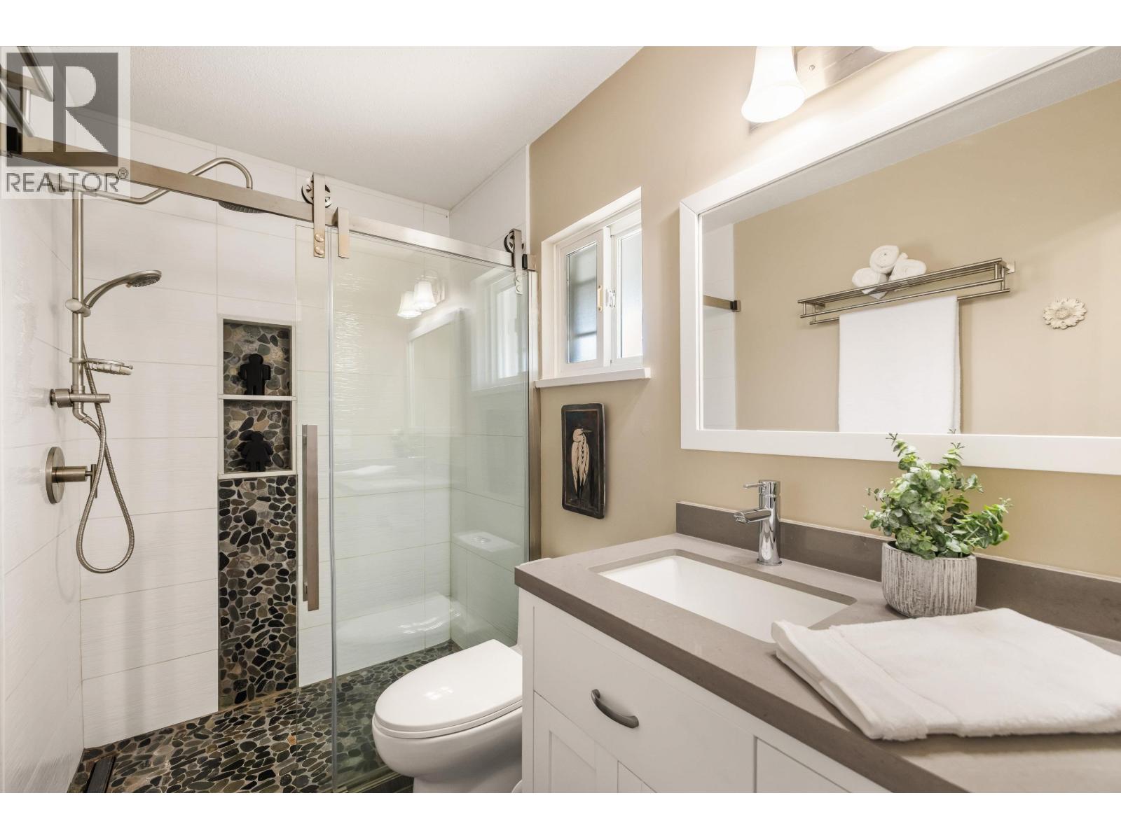 107 Star Crescent, New Westminster, British Columbia  V3M 6X6 - Photo 18 - R3102586