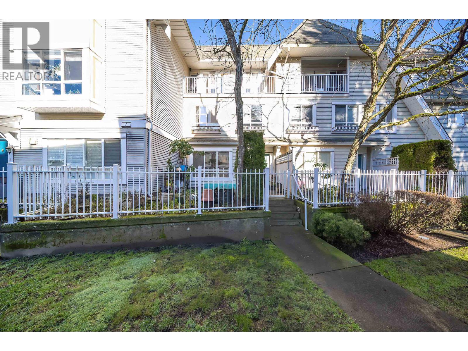 54 6577 Southoaks Crescent, Burnaby, British Columbia V5E 4J9 - Photo 3 - R3112195