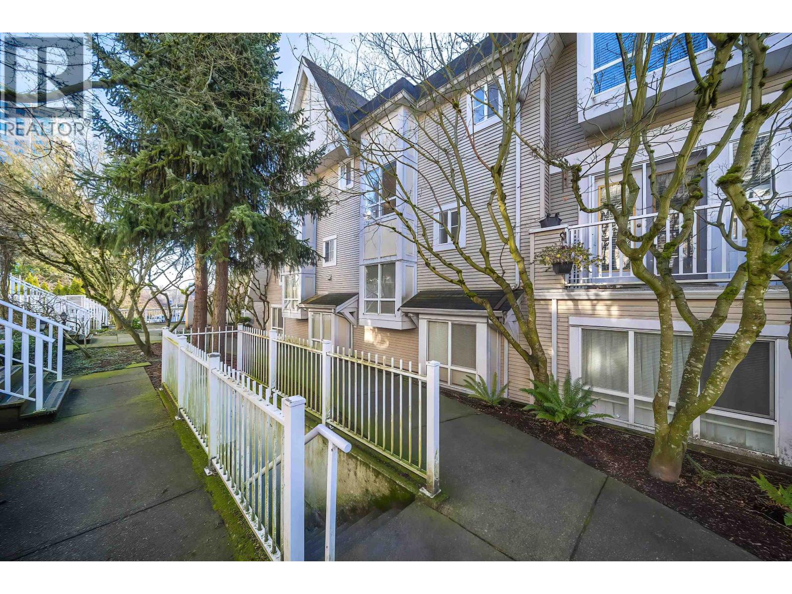 54 6577 Southoaks Crescent, Burnaby, British Columbia V5E 4J9 - Photo 2 - R3112195