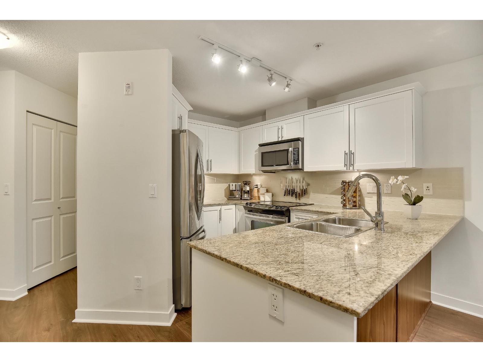 402 8915 202 Street, Langley, British Columbia  V1M 0B5 - Photo 9 - R3090161