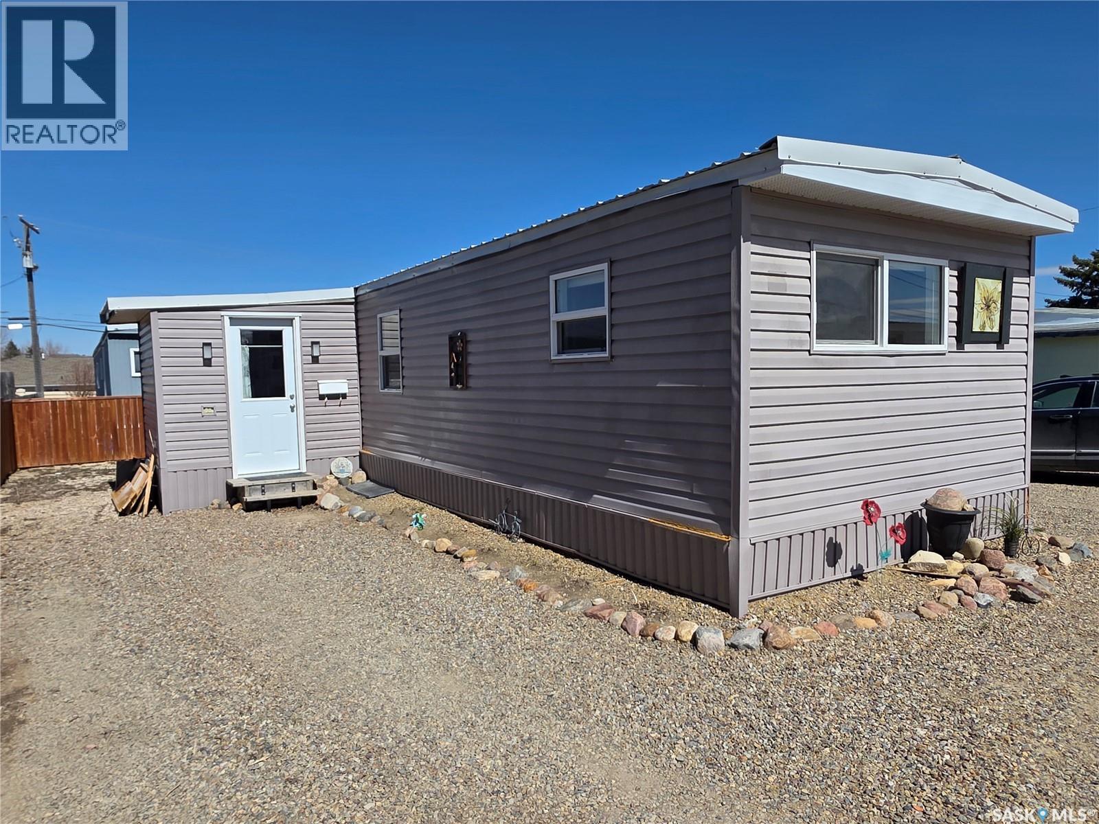 B12 73 Robert STREET W, Swift Current, Saskatchewan
